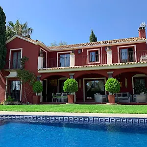 Villa Nabrisa Marbella, 5 Bedroom, Private Pool, Garden, Bbq, Marbella